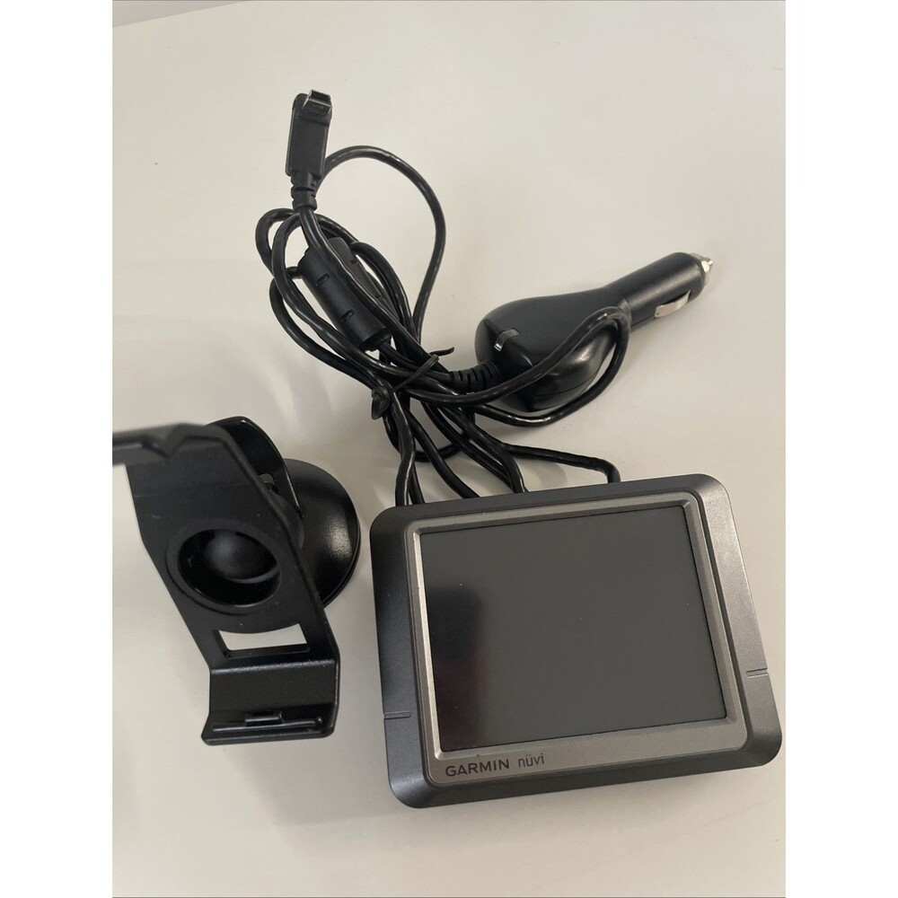 Garmin nüvi 260W Automotive GPS Bundle